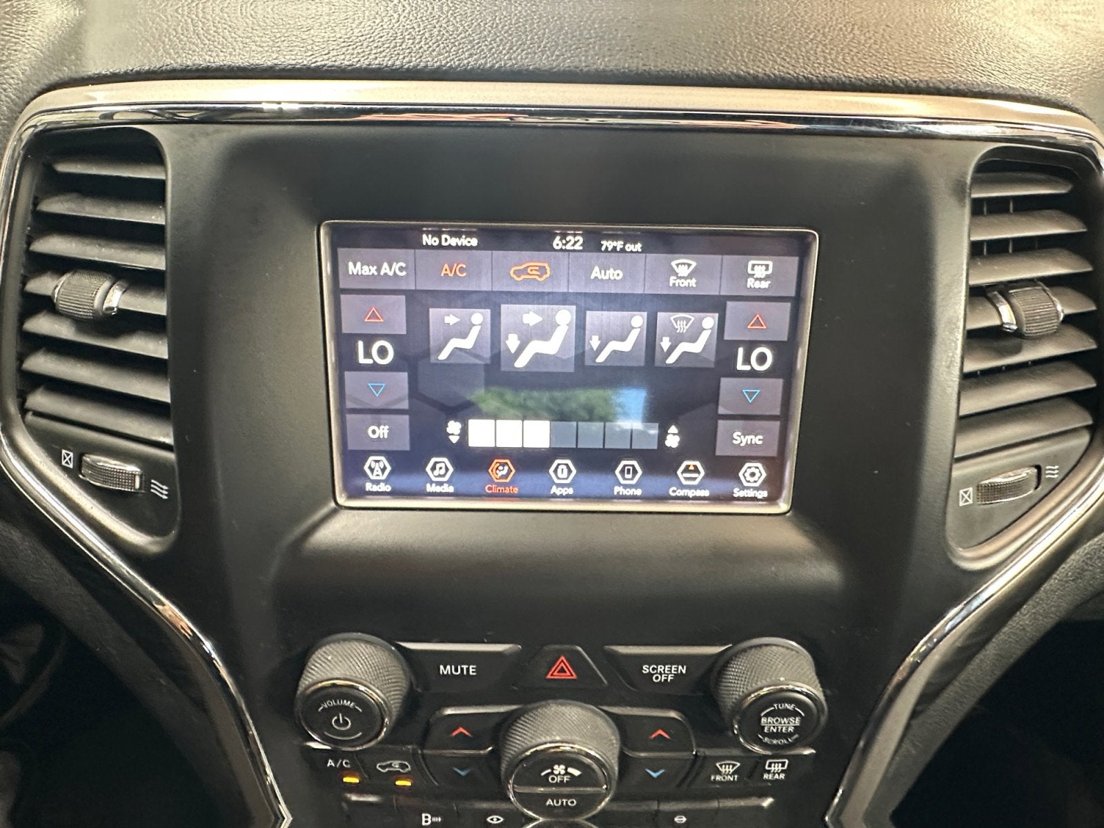 2019 Jeep Grand Cherokee Laredo 4x2