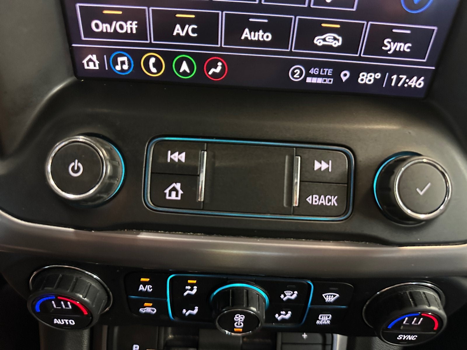 2021 GMC Acadia AT4