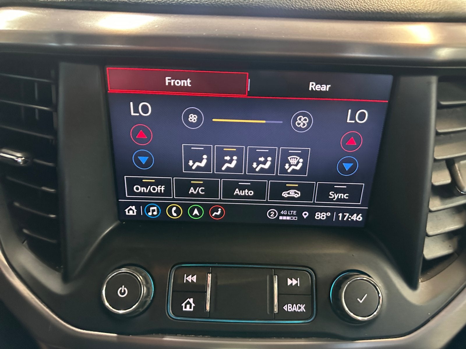 2021 GMC Acadia AT4