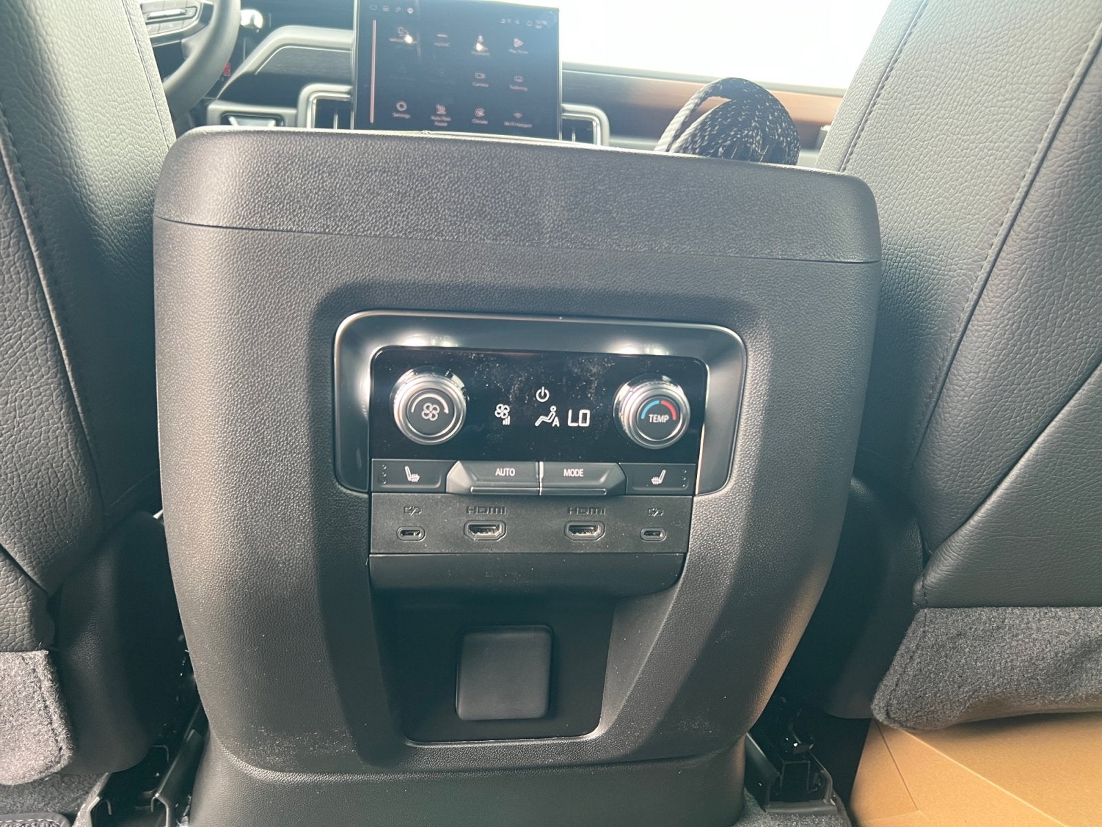 2026 GMC Yukon Denali - Photo 26