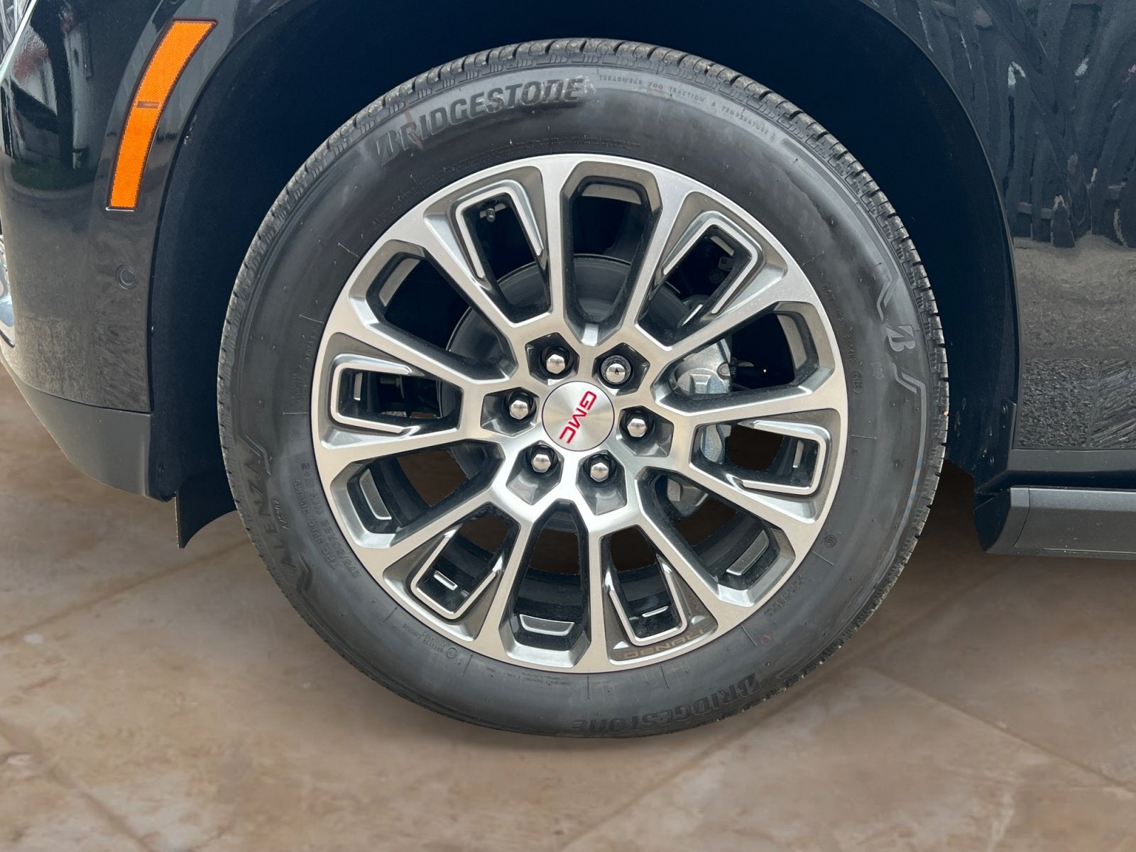 2026 GMC Yukon Denali - Photo 31