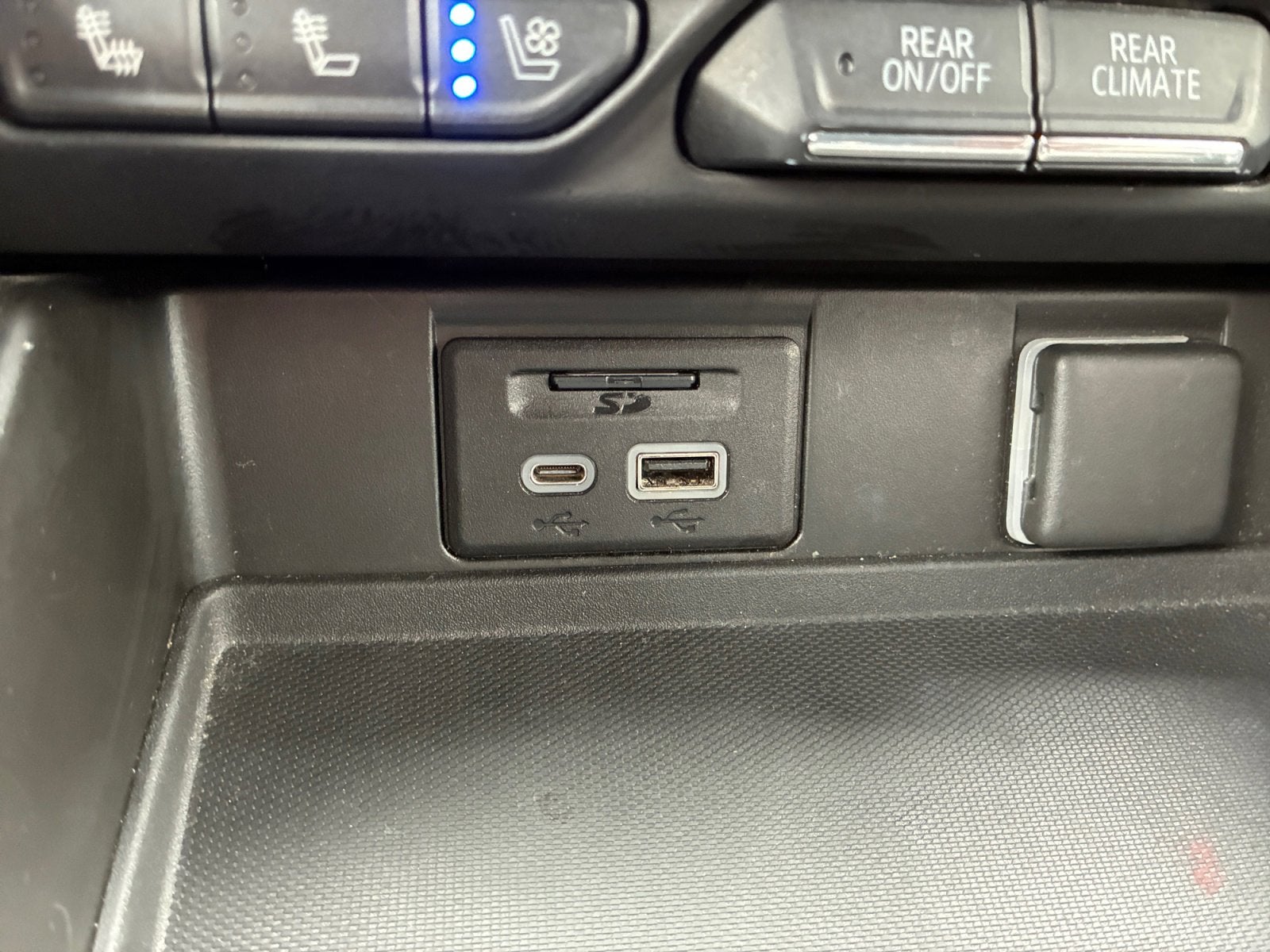 2021 GMC Yukon XL AT4