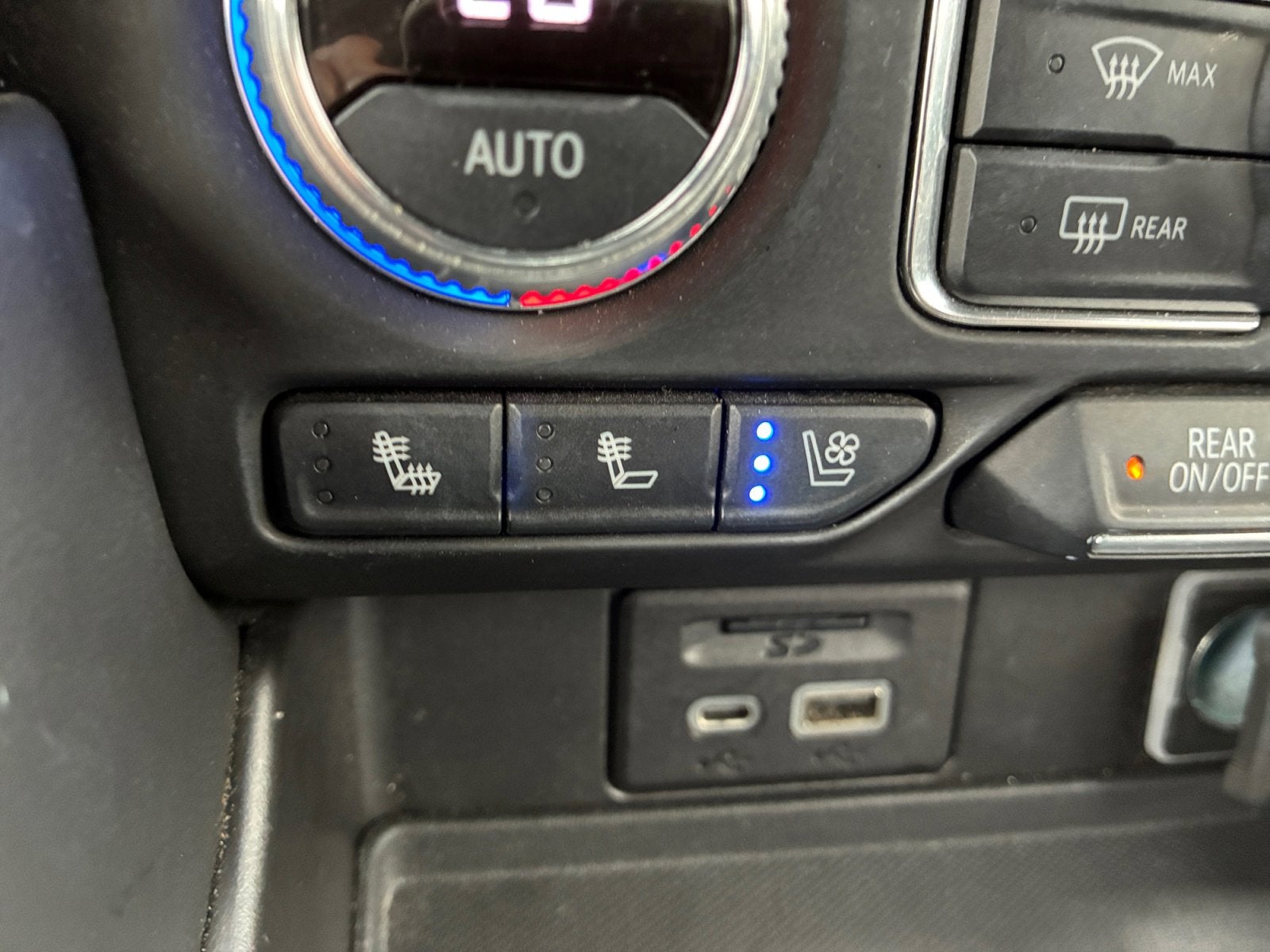 2021 GMC Yukon XL AT4