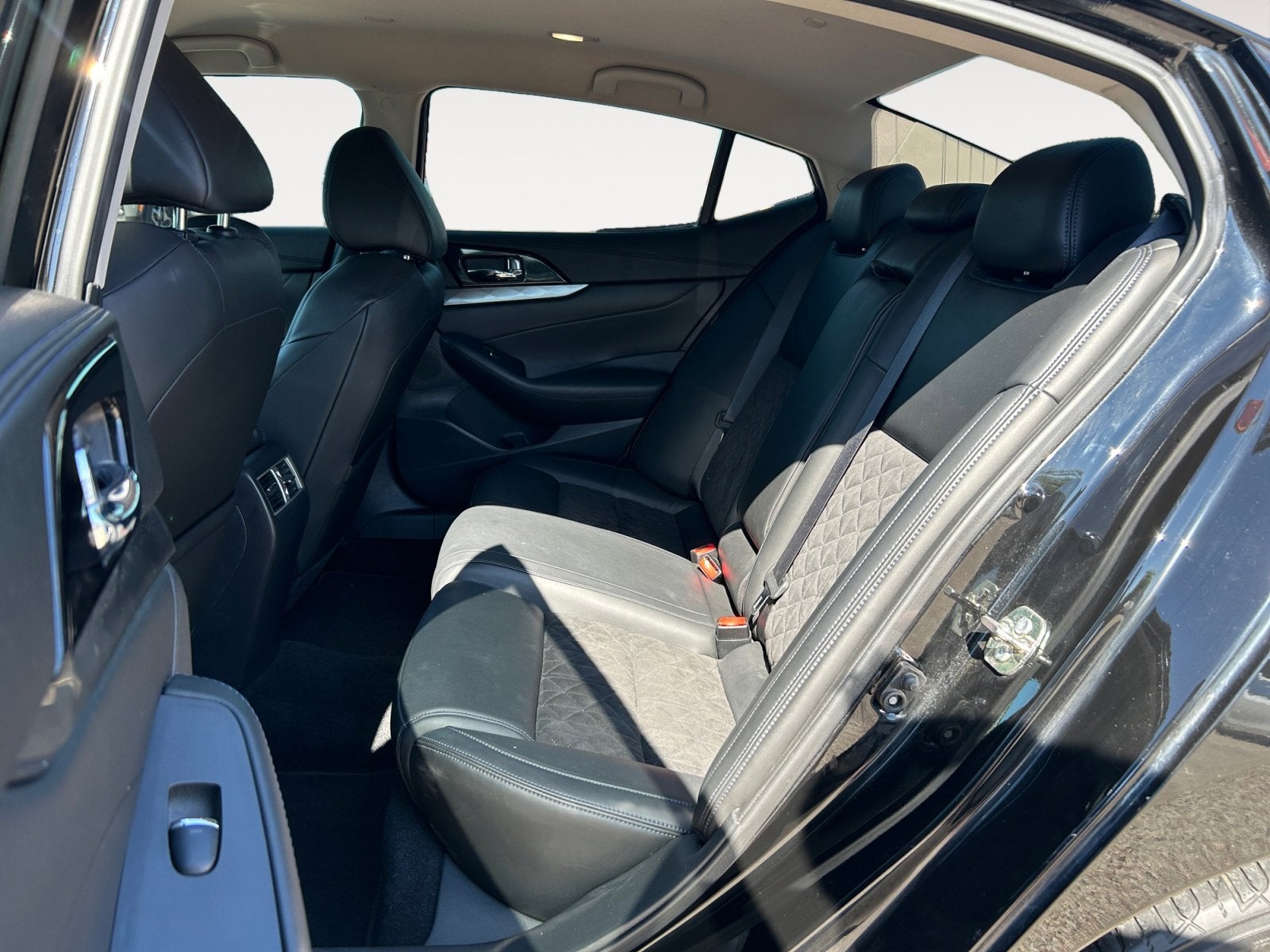 2017 Nissan Maxima SR