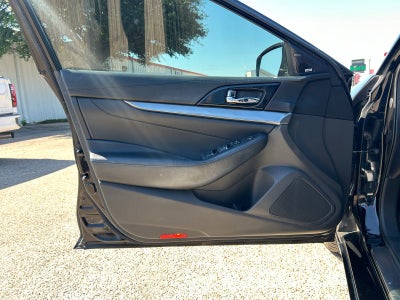 2017 Nissan Maxima SR