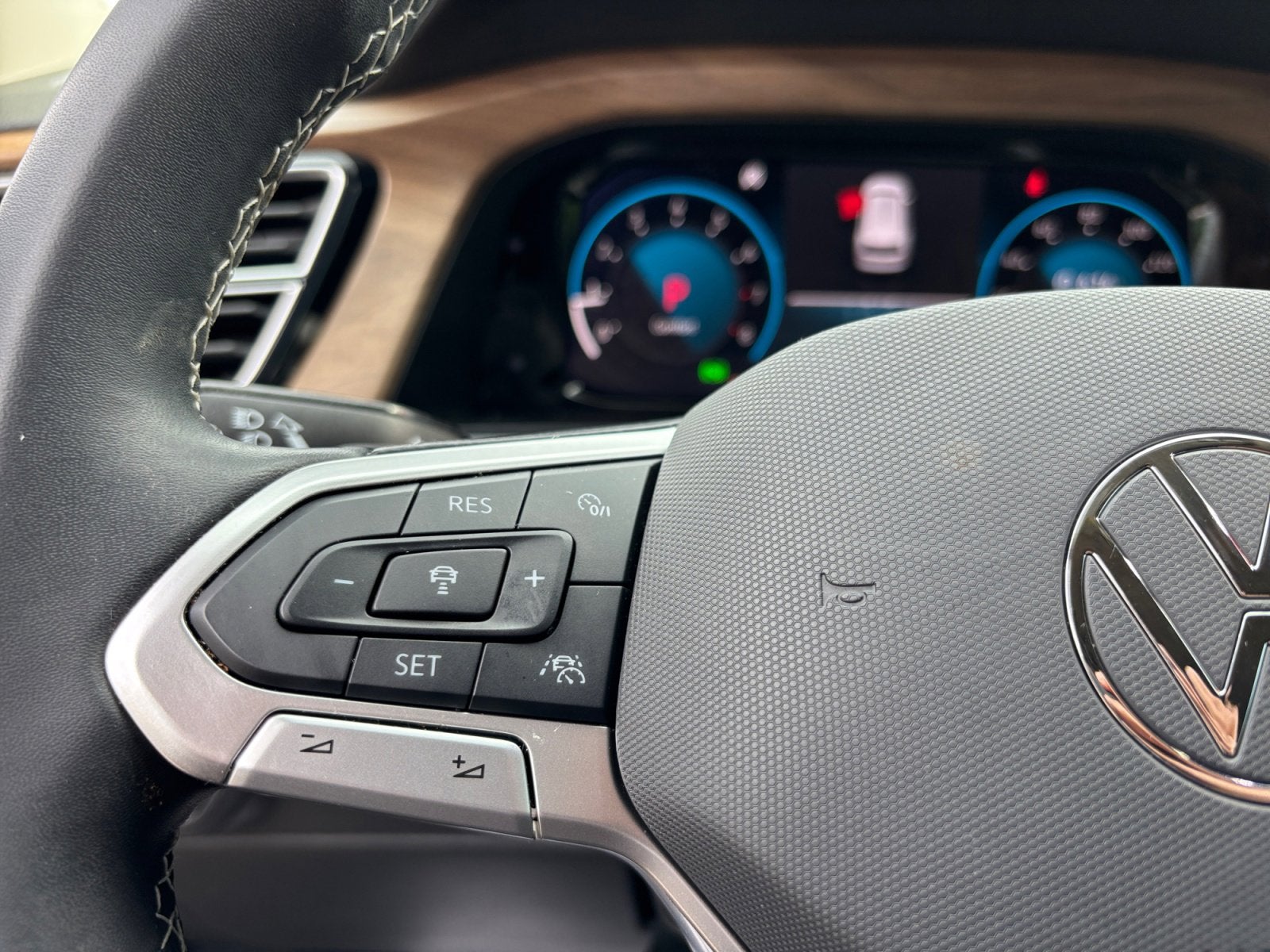 2024 Volkswagen Atlas 2.0T SE w/Technology